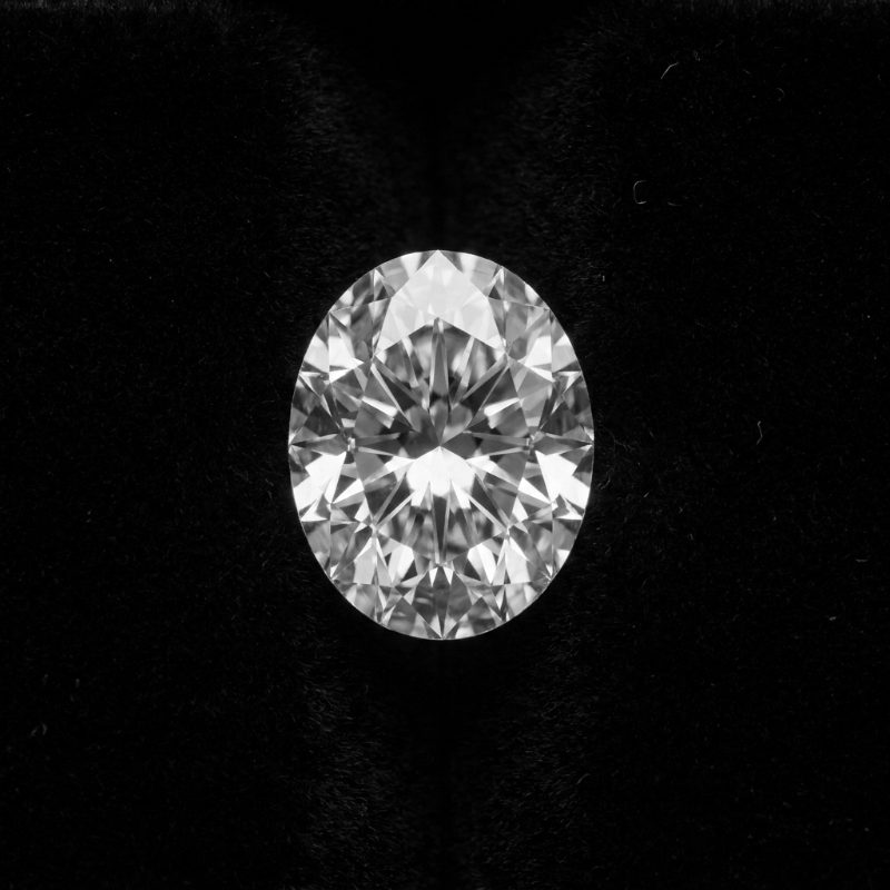 Oval cut diamond, top view
