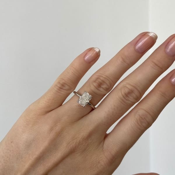 Exquisite 2.04ct Radiant Lab Diamond Engagement Ring. A stunning blend of modern brilliance and timeless elegance, crafted to celebrate your love.